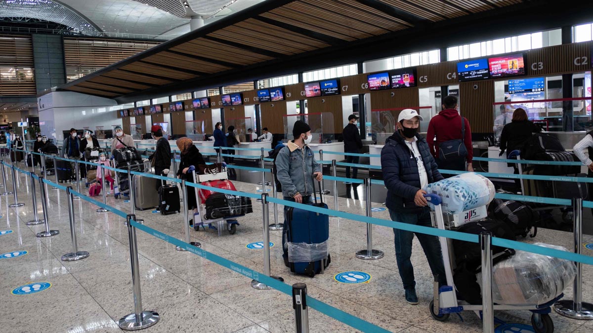 Uçak yolcularının seyahat izin belgesi zorunluluğu kalktı