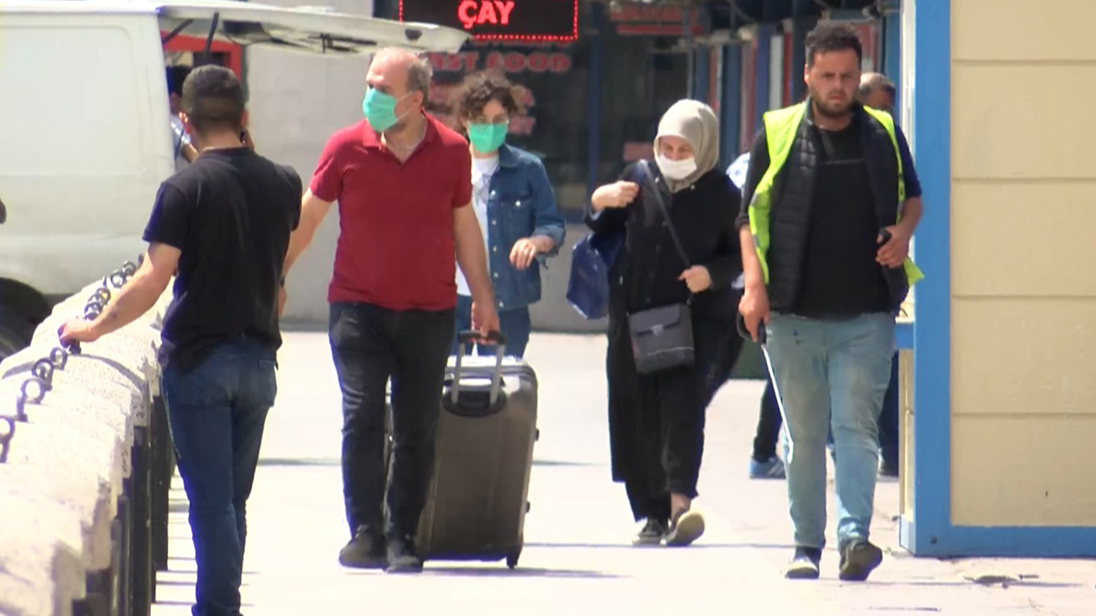 Otogarda dönüş yoğunluğu: Biletler tükendi