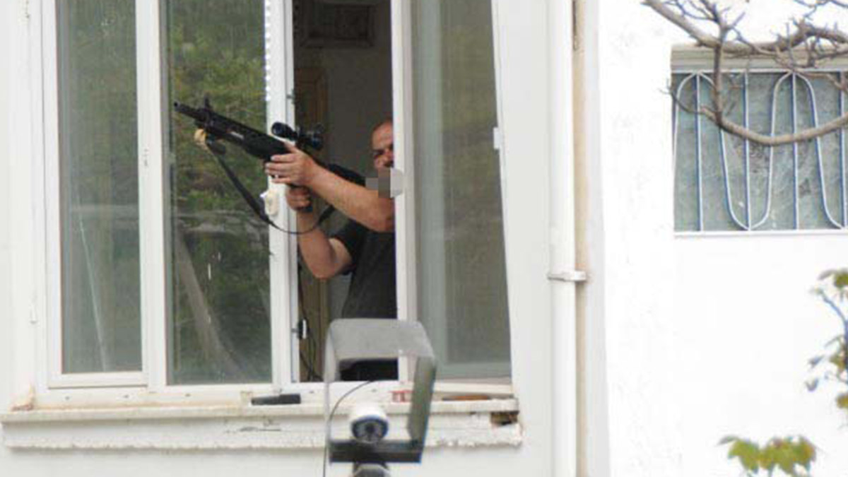 Evinin penceresinden ateş açtı: 1 yaralı var