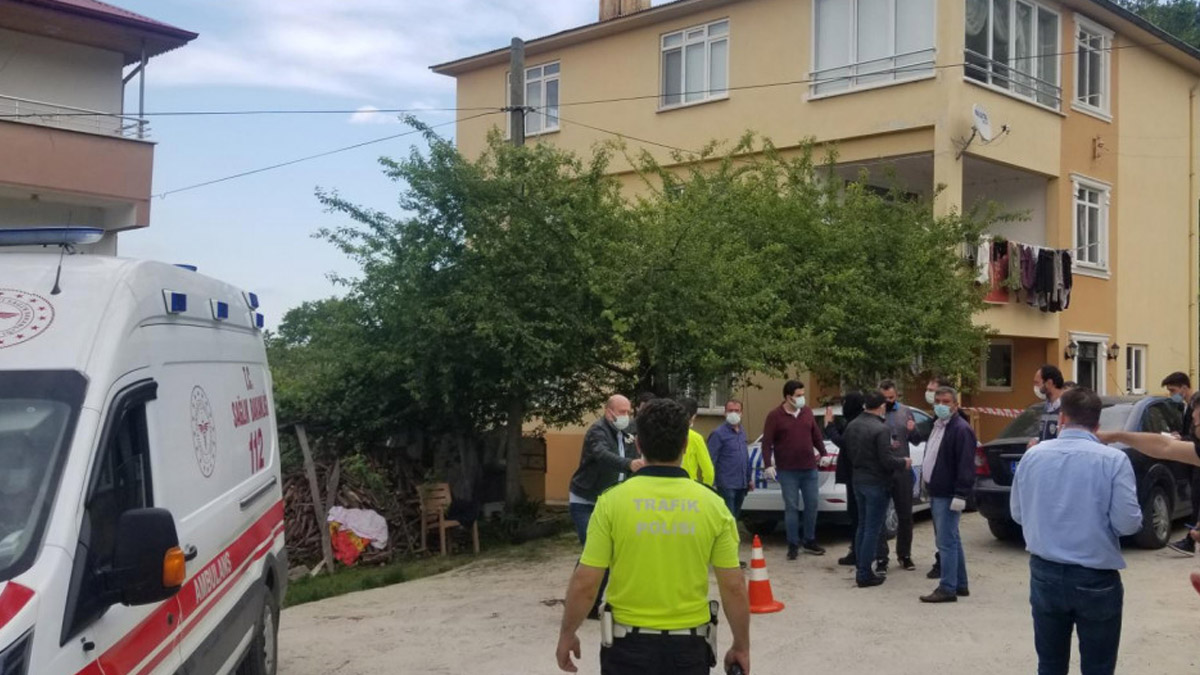 Annesini baltayla öldürdü, olay yerine gelen polislere de saldırdı