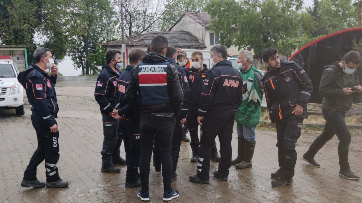 Gürle Dağı'nda atlayan paraşütçü kayboldu