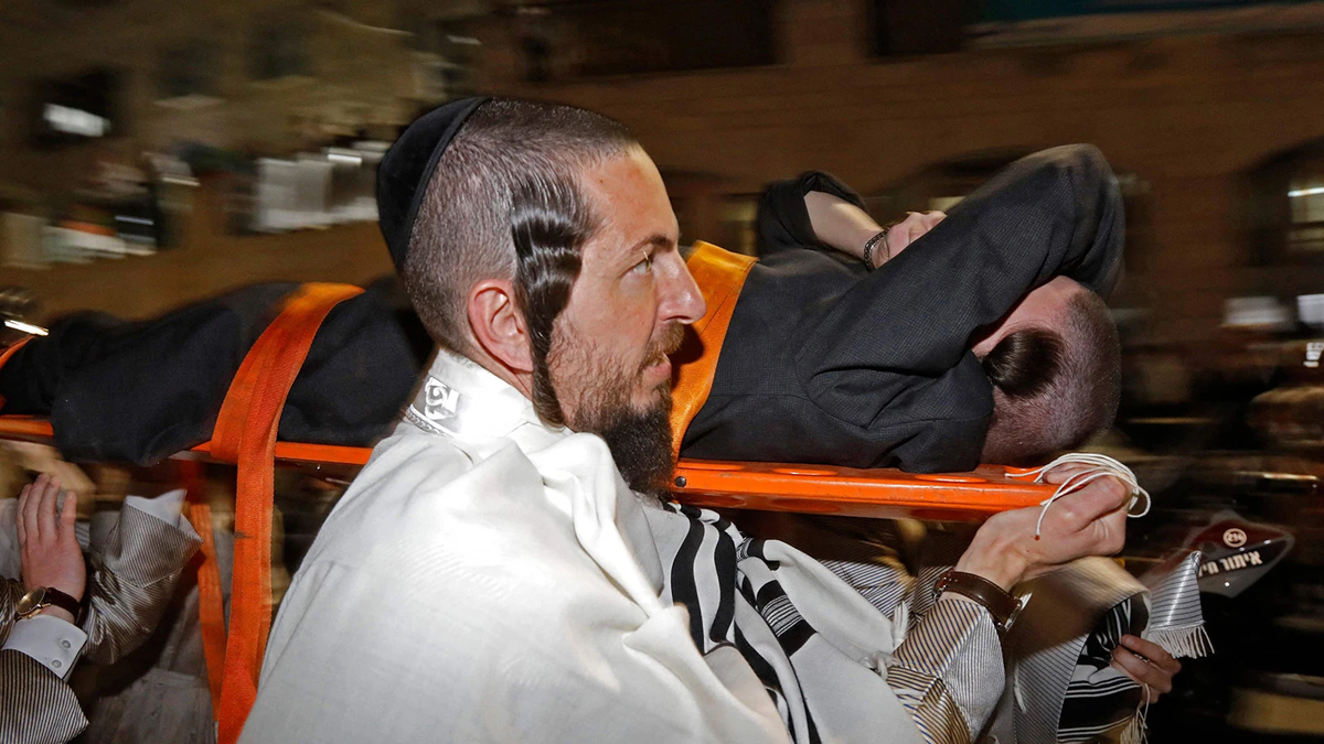 Kudüs'te sinagog ayini sırasında tribün çöktü