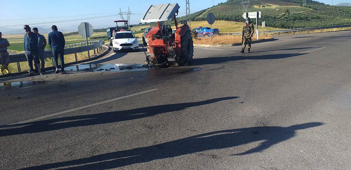 Kazada traktör ikiye bölündü: 2 sürücü yaralı