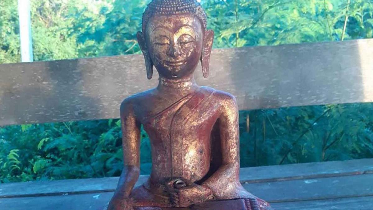 Tayland'da kaybolan heykel otobüs durağında çıktı