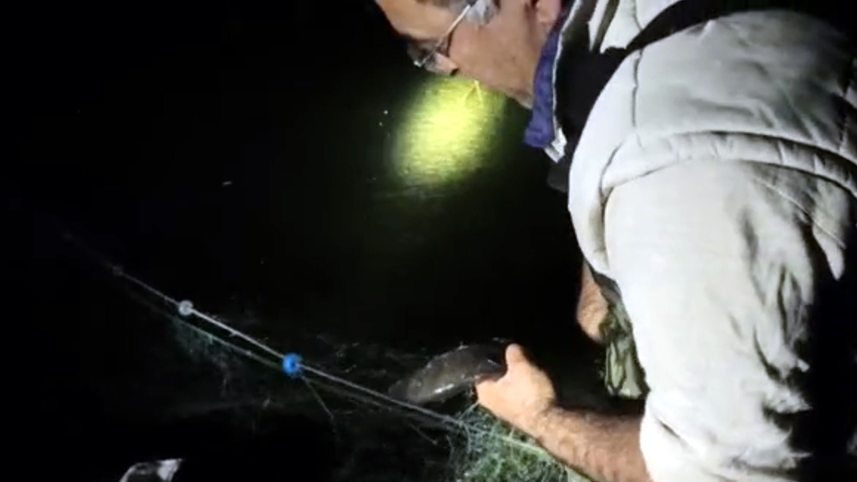 Denetim yapan ekiplere Eğirdir Gölü'nde taciz ateşi