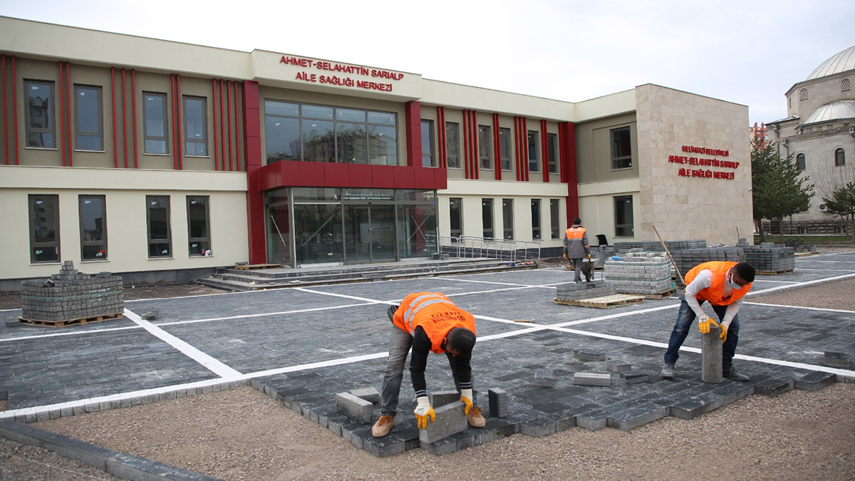 Melikgazi Belediyesi İlçenin dört bir yanında hummalı bir çalışma yürütüyor
