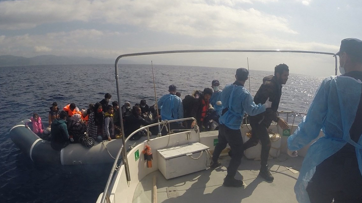 55 düzensiz göçmen Çanakkale açıklarında kurtarıldı