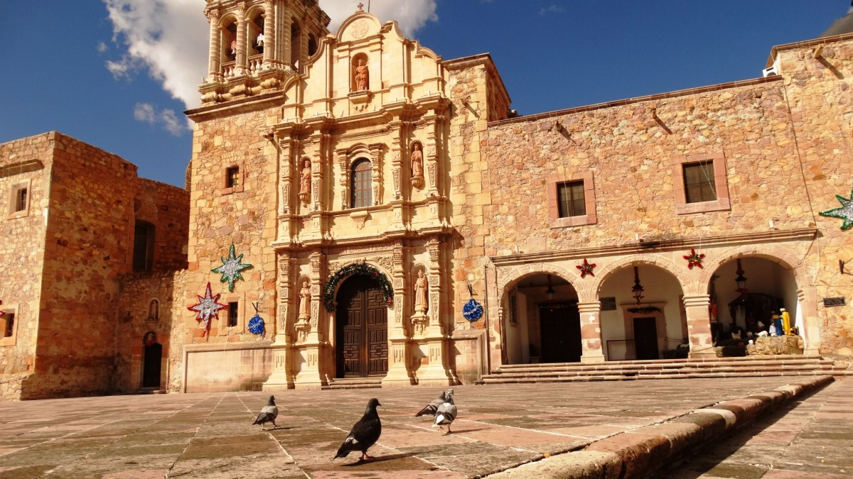 Sınır hattında görevli öğretmenler proje için türkü söyledi