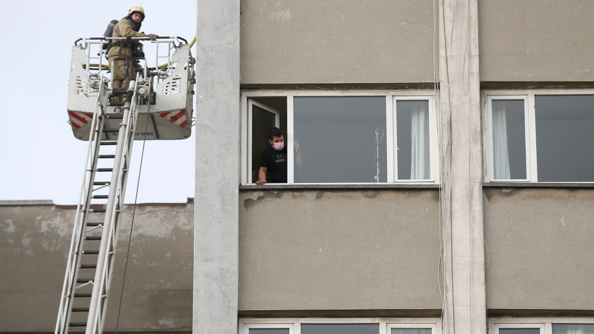 İstanbul Tıp Fakültesinde yangın paniği