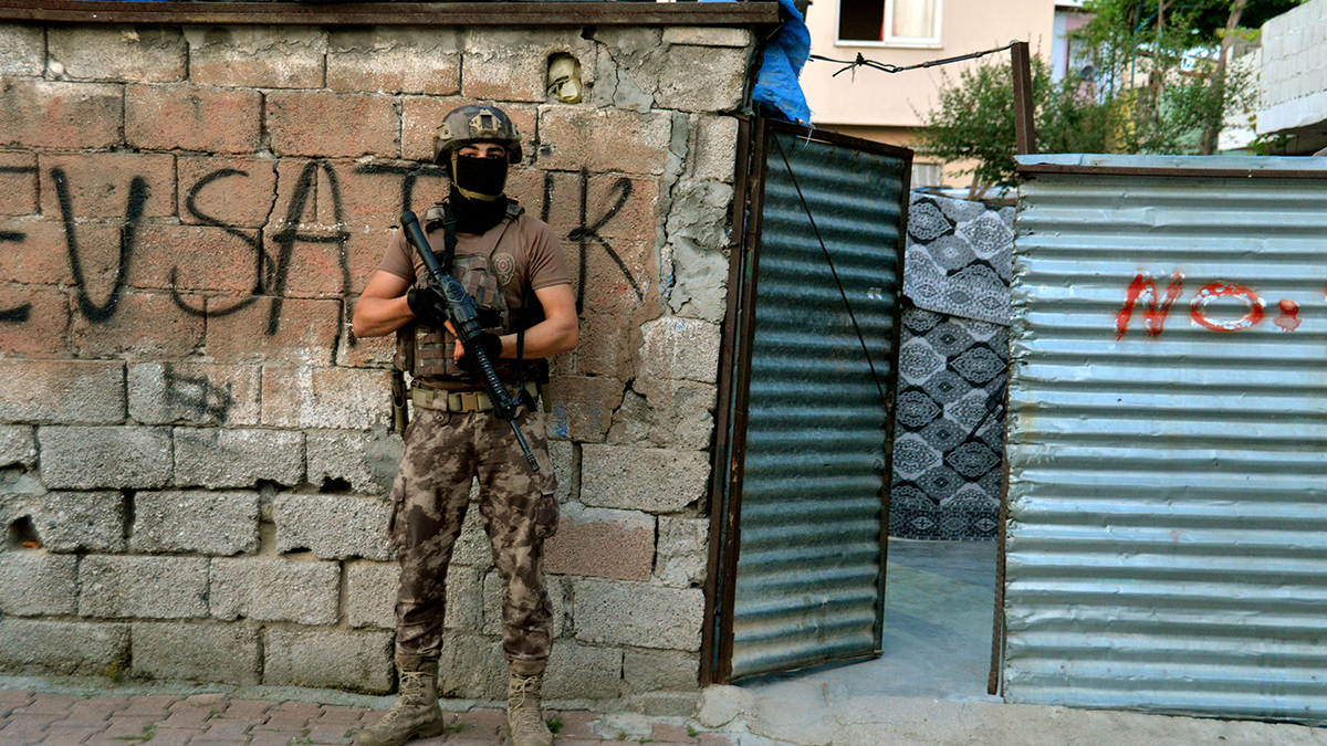 Adana'da IŞİD operasyonu: Çok sayıda gözaltı...