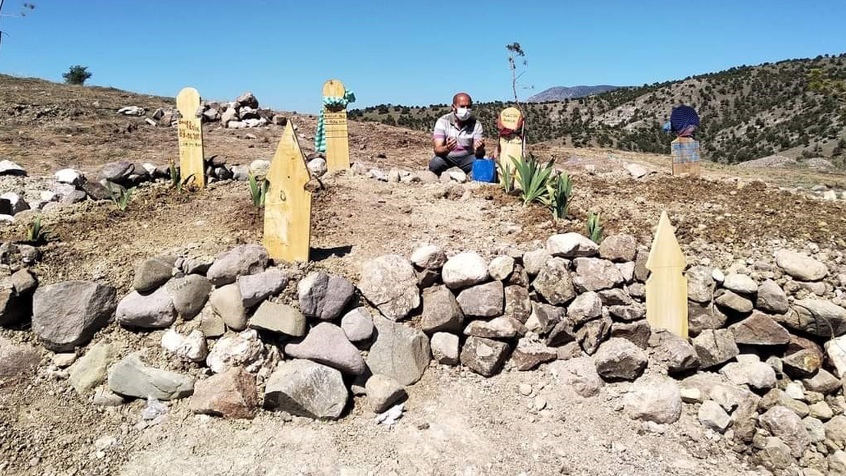 Aynı aileden 4 kişi bir ay içinde koronavirüsten öldü