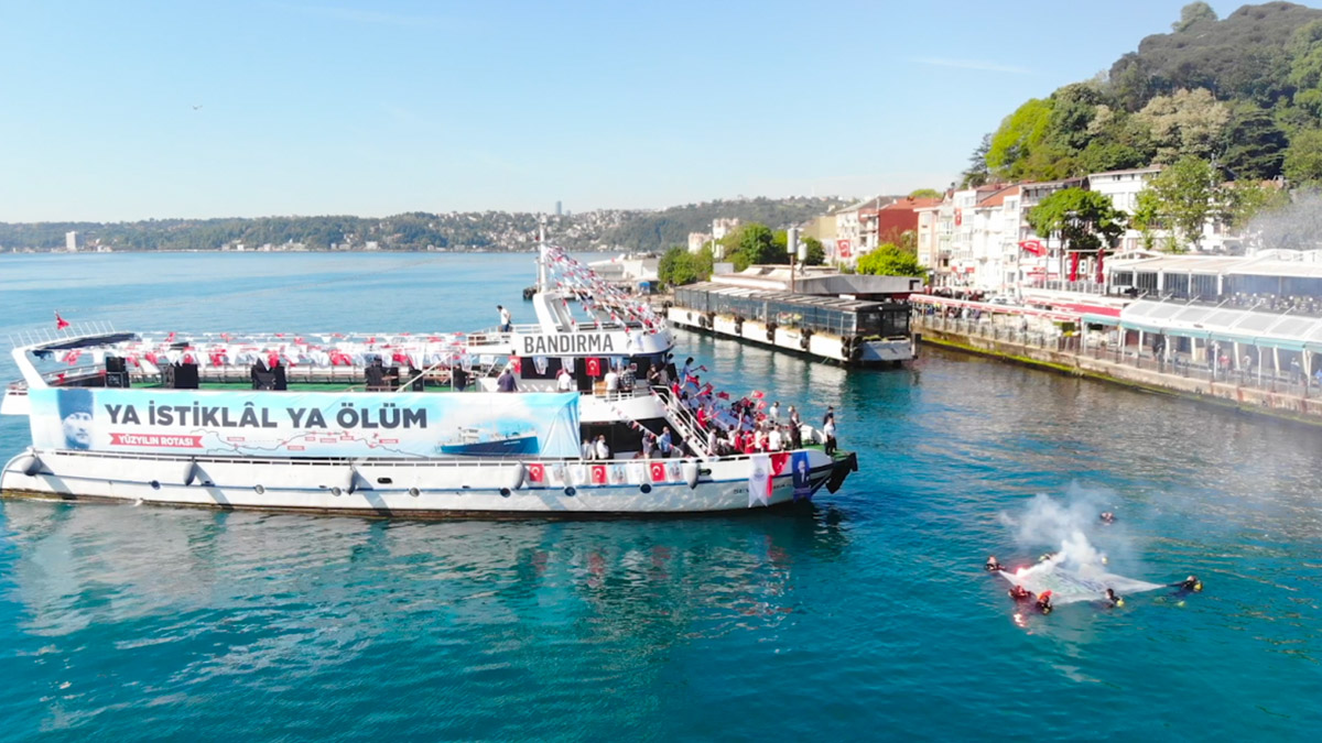 Sarıyer'de karada ve denizde 19 Mayıs kutlamaları