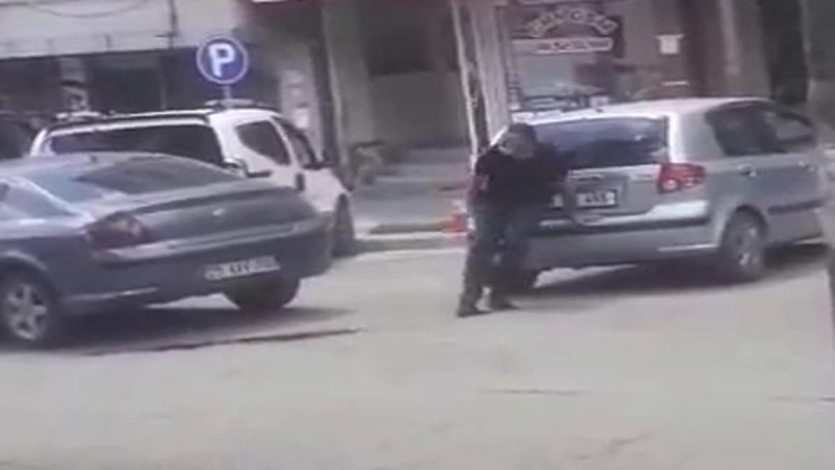 Vatandaşı korkutan olay! Sokak ortasında silahlı çatışma