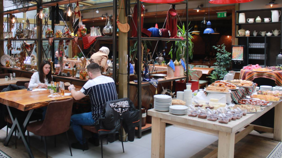 Avusturya'da 7 ay sonra restoranlar açıldı