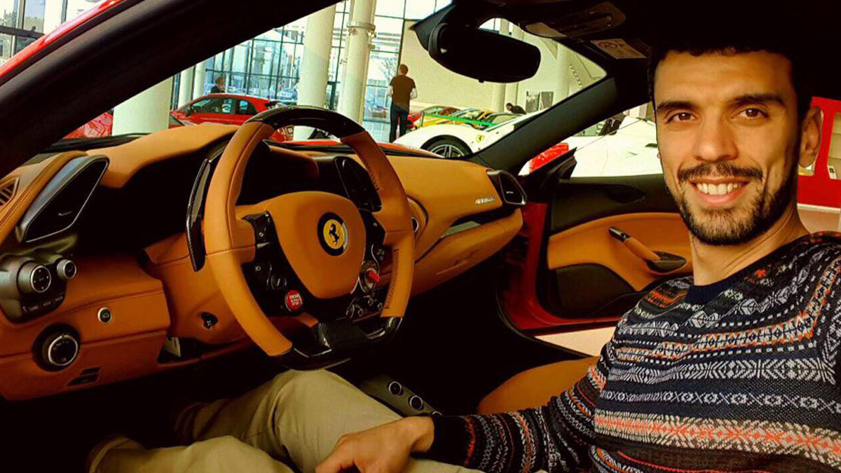 AK Partili Kenan Sofuoğlu dünyanın en hızlı Ferrari'sini aldı