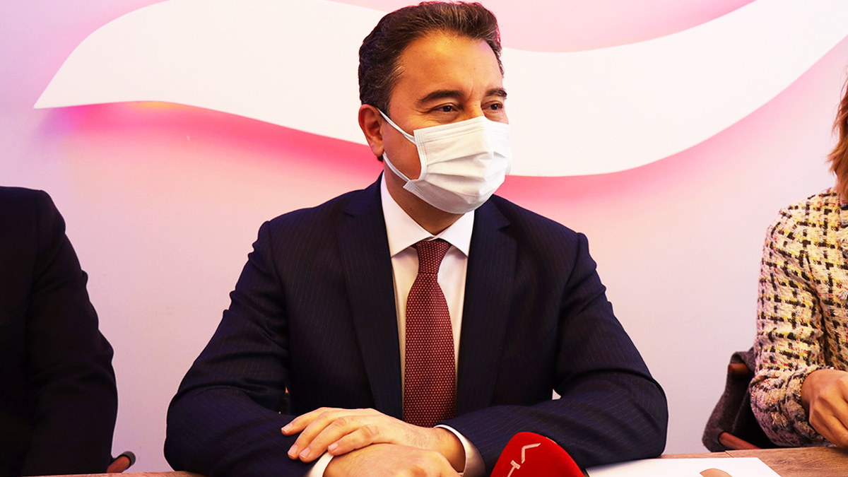 Babacan'dan 'akaryakıtta görülmemiş zam'ma tepki: Kaşıkla verip kepçeyle aldılar