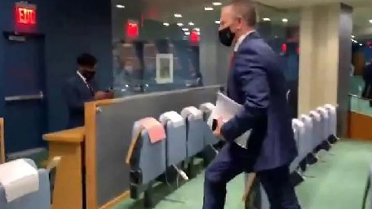 İsrailli Büyükelçi gerçekleri dinleyemedi salondan kaçtı