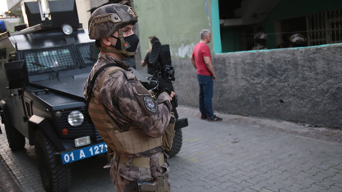 Adana'da organize suç örgütüne operasyon: 11 şüpheli yakalandı