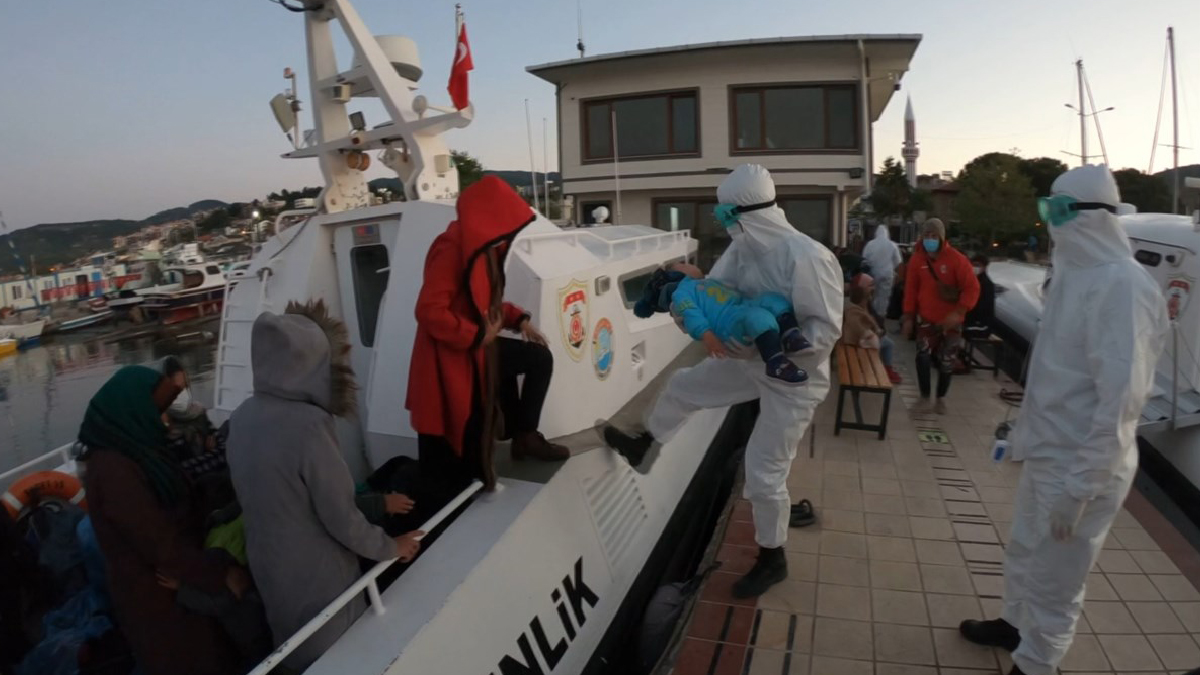 Ayvacık açıklarında 40 göçmen kurtarıldı