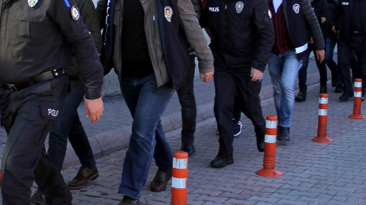 Suç örgütlerine yönelik 8 ilde operasyon