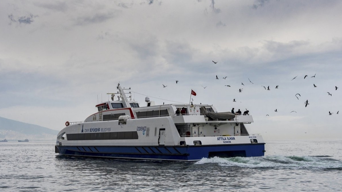İzmir'de vapur seferlerine rüzgar engeli