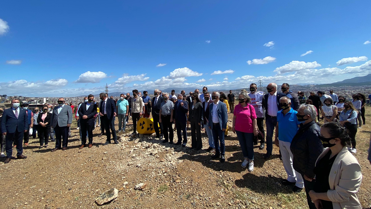 İzmir'in Çernobil'i için durdular