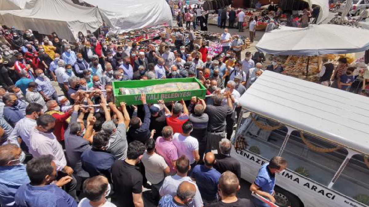 Kayseri'de öldürülen Arife öğretmenin cenazesi toprağa verildi