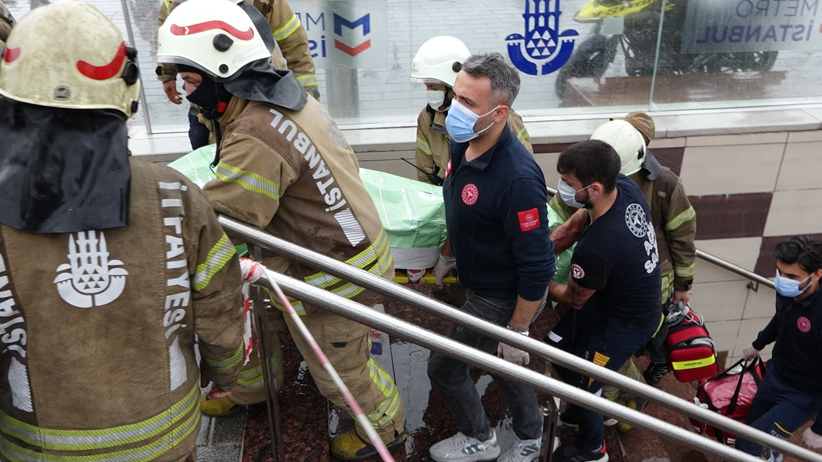 Taksim Metro İstasyonu'nda intihar girişimi! Bacağı koptu