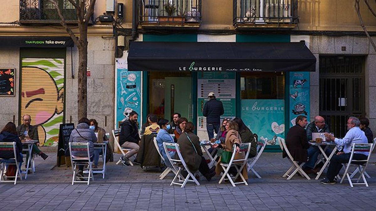 İspanya aşı olan herkese tüm sınırlarını açacak