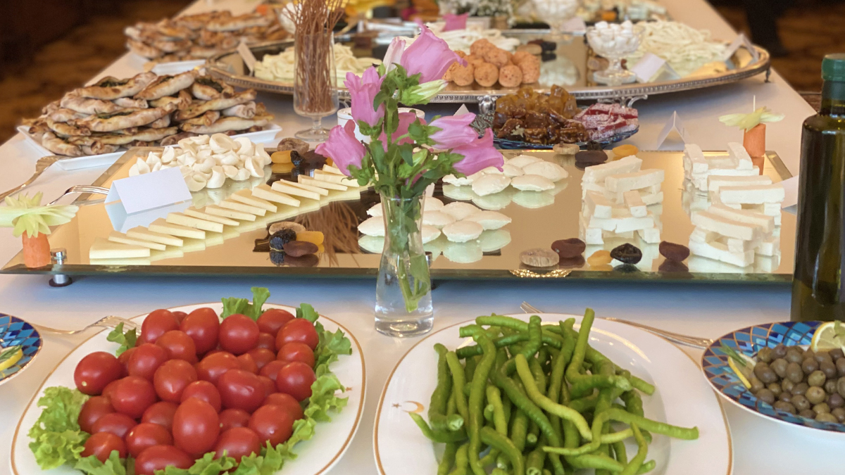 Geleneksel Türk kahvaltısı Bulgaristan'da