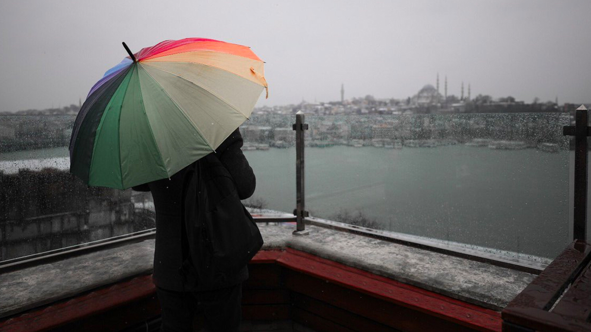 Sağanak İstanbul'u terk etmiyor! Meteorolojiden yeni uyarı