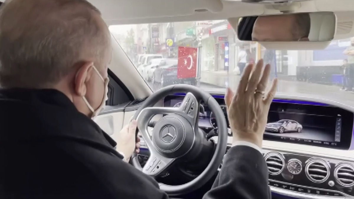 İşte o anlar... Erdoğan direksiyon başında