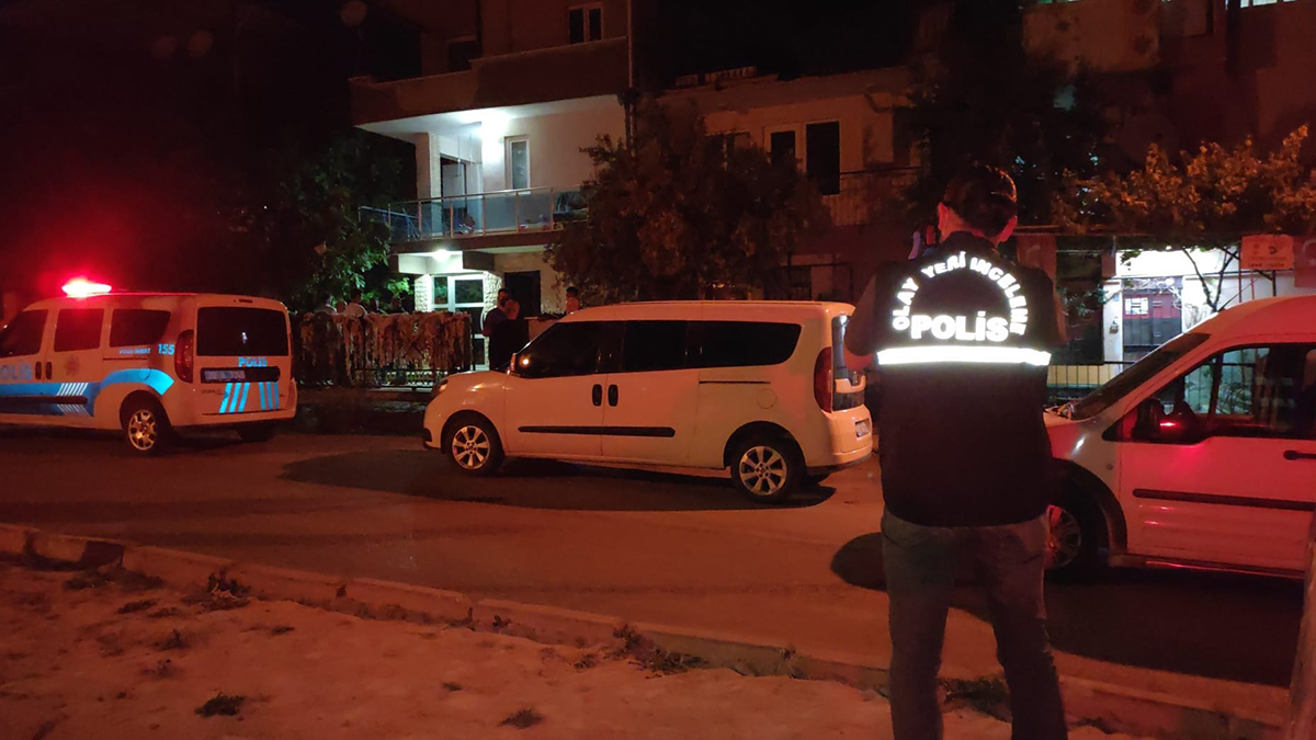 Silahla oynayan çocuk, annesini vurdu