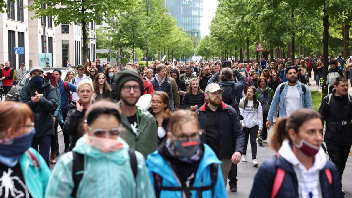 Almanya'da Kovid-19 önlemlerine karşı eylem