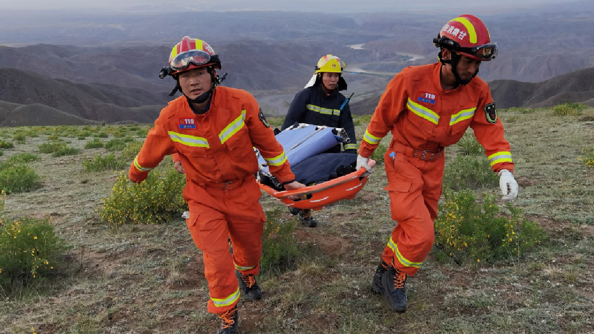 Çin'de şiddetli fırtına maraton koşusunu vurdu