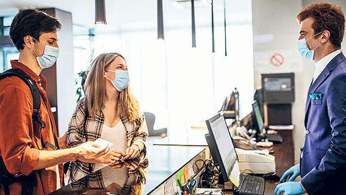 Alpaslan: Yaklaşık 300 bin turizmci aşılandı