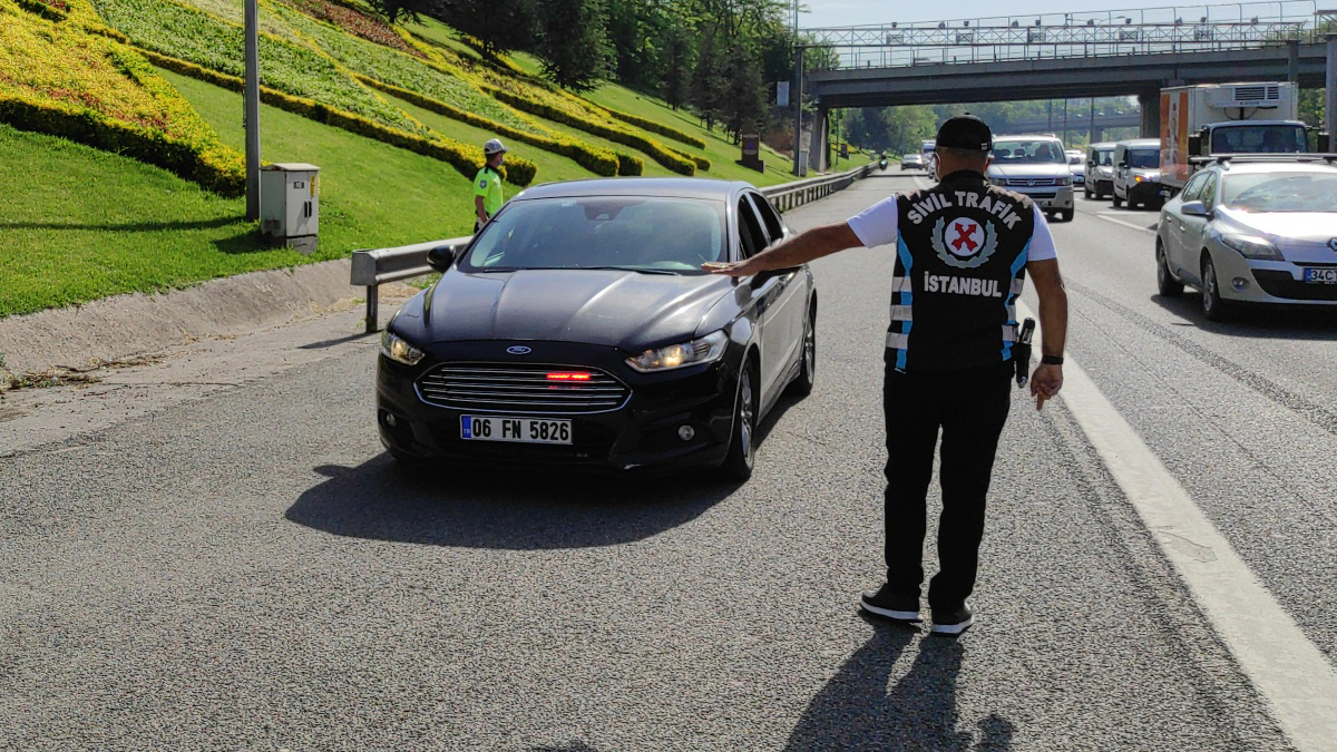 İstanbul'da 'çakarlı araç' denetimi yapıldı