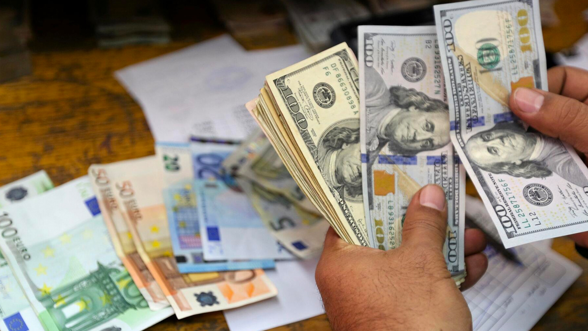 Dolar ve euroda ilk rakamlar