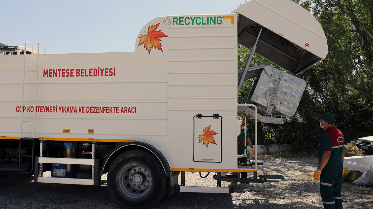 Menteşe Belediyesi'nden çöp konteynerlerine hassas temizlik
