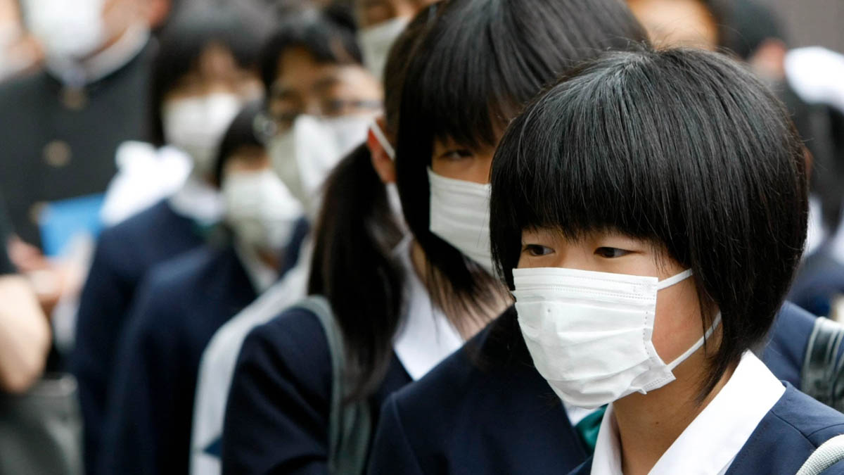 Japonya çocukları aşılamaya hazırlanıyor