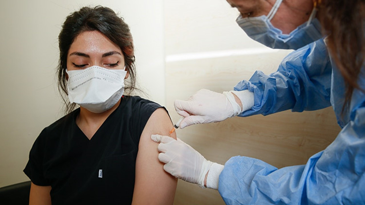 Adana'da Çin aşısı olan sağlık çalışanlarının antikor oranı yüzde 98.2