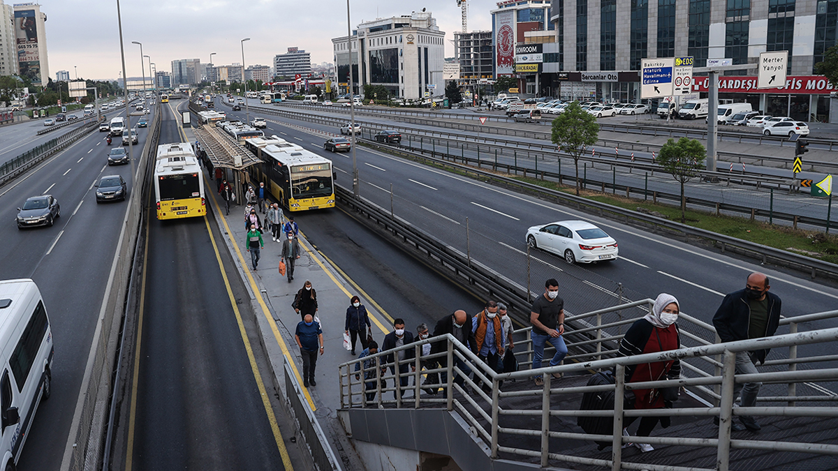 Toplu taşıma araçlarına dikkat: Keşfedilmemiş binlerce virüs var!