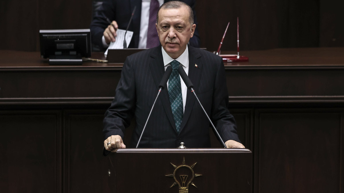 Erdoğan'a 'daha neler olacak neler' sansürü