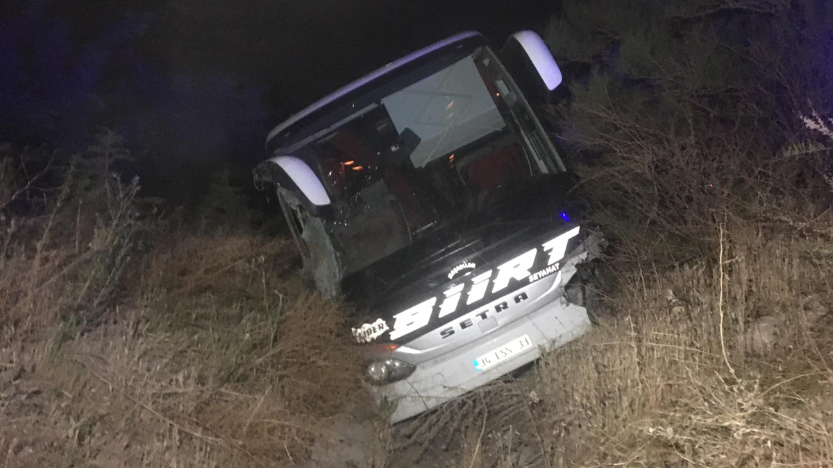 Niğde'de yolcu otobüsü devrildi: 1 ölü, 10 yaralı