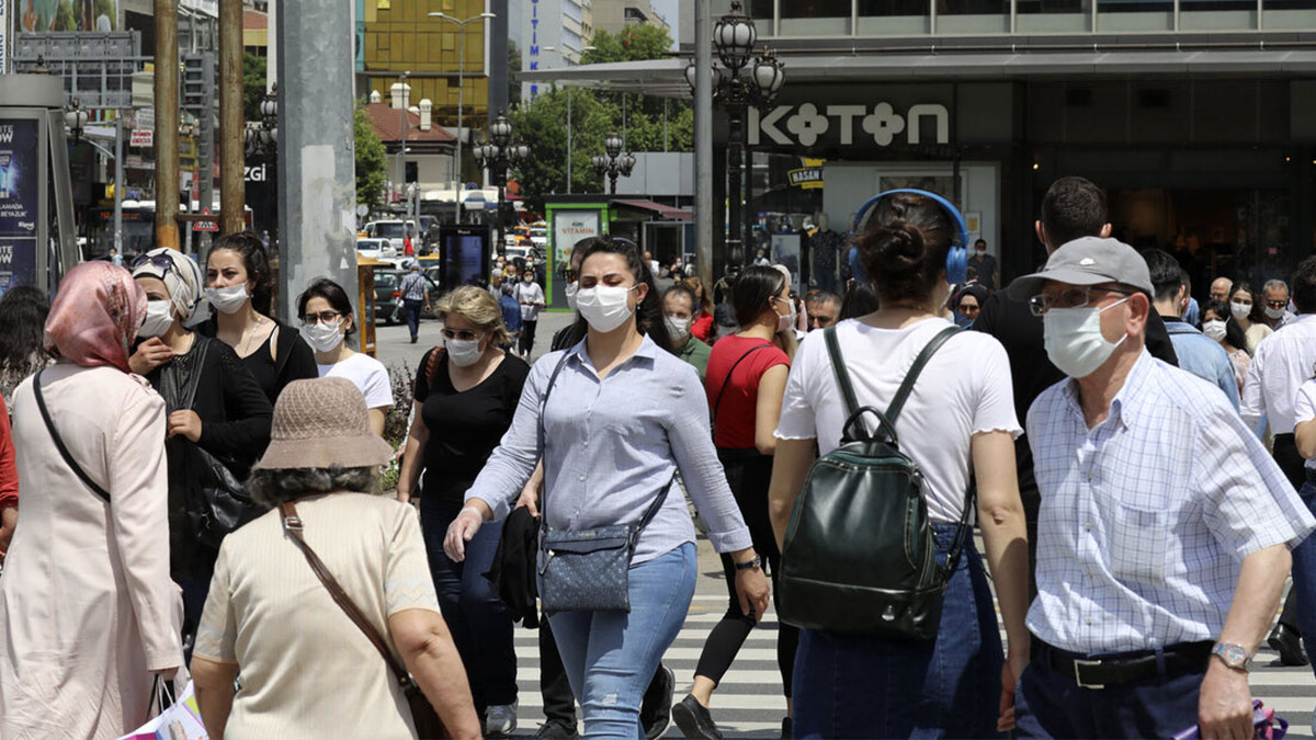 Maske zorunluluğu kalkabilir ancak...