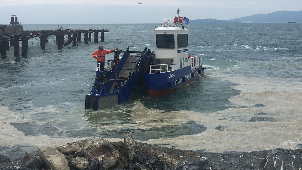 Kartal sahilinde müsilaj mücadelesi: Su yoksa hayat da yok