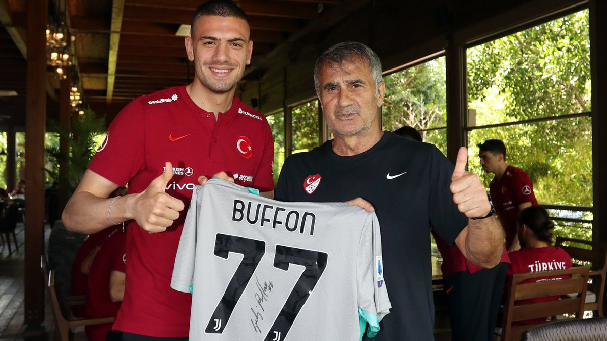 İtalyan kaleci Buffon'dan Şenol Güneş'e imzalı forma