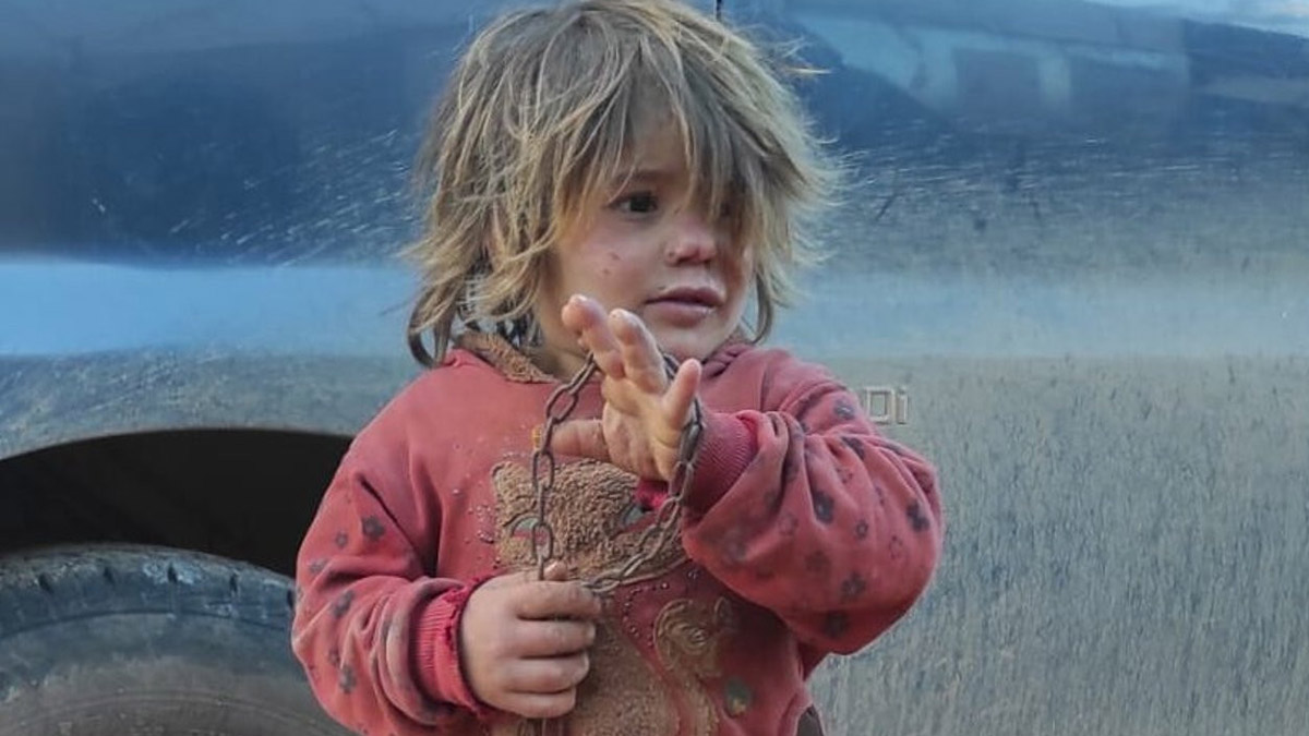 İdlib'de 6 yaşındaki çocuk, açlık nedeniyle çok hızlı yemek yediği için boğularak öldü