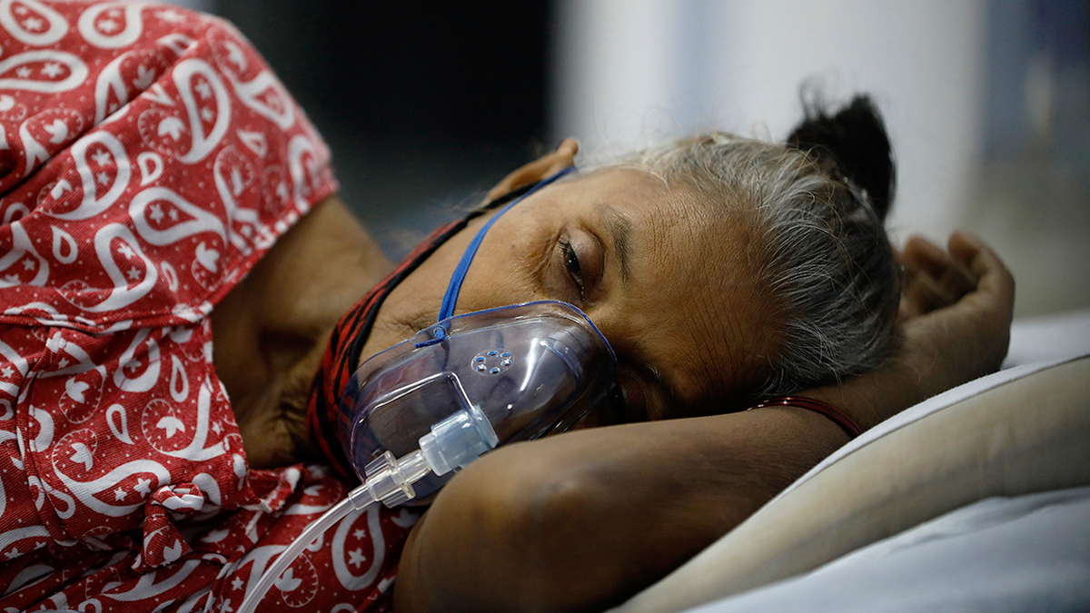 Hindistan'dan ilk kez iyi haber: Rakamlar sevindirse de durum kritik