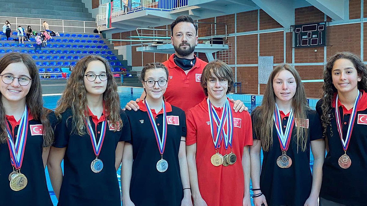 Sırbistan'daki Atlama Şampiyonası'nda İzmir fırtınası